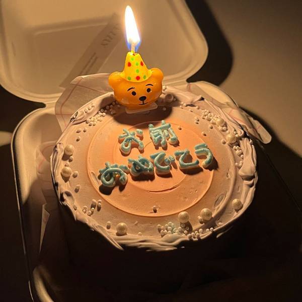 恋人がくれた『斬新なケーキ』　斜め上なメッセージに「笑った」「好きだわ」