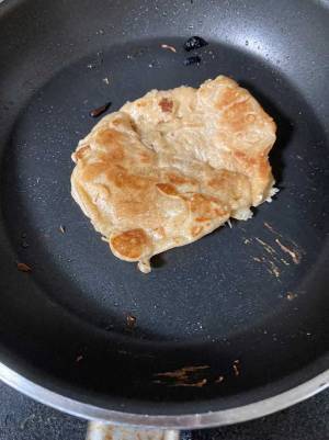 フライパンの上で焼かれる『鶏肉』　実はコレ？　「信じられない」