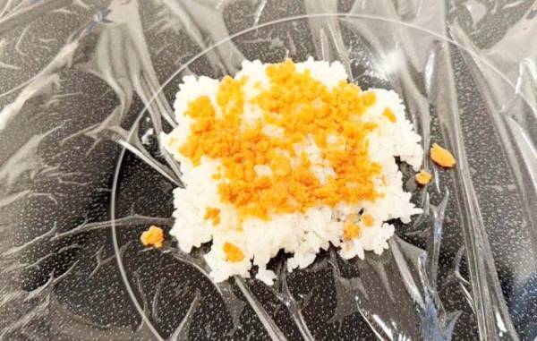 おにぎりの具、どう入れてる？　食べやすくなるコツに「早く知りたかった」