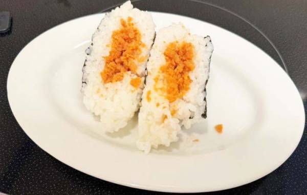 おにぎりの具、どう入れてる？　食べやすくなるコツに「早く知りたかった」