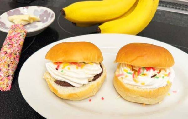 『薄皮パン』をカットして…　話題の食べ方に「ぎっしり」「最高の断面」