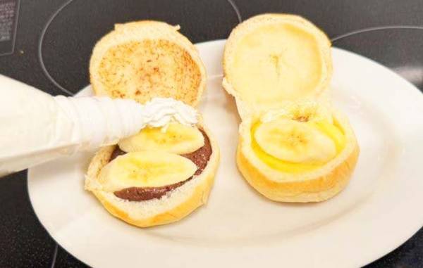 『薄皮パン』をカットして…　話題の食べ方に「ぎっしり」「最高の断面」