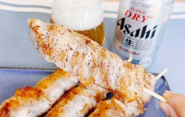 豚肉でアレをぐるぐる巻くと…？　アサヒビールの発想に「キケンだ」