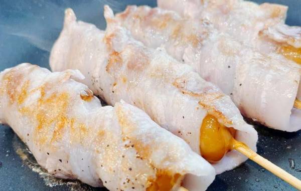 豚肉でアレをぐるぐる巻くと…？　アサヒビールの発想に「キケンだ」