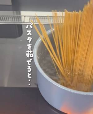 意外なアレを入れるだけ！　パスタの吹きこぼれを防止する方法に拍手喝采