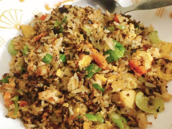 チャーハンがパラパラにならない？　アレを入れれば劇的に…　「お手軽」「見違えた」