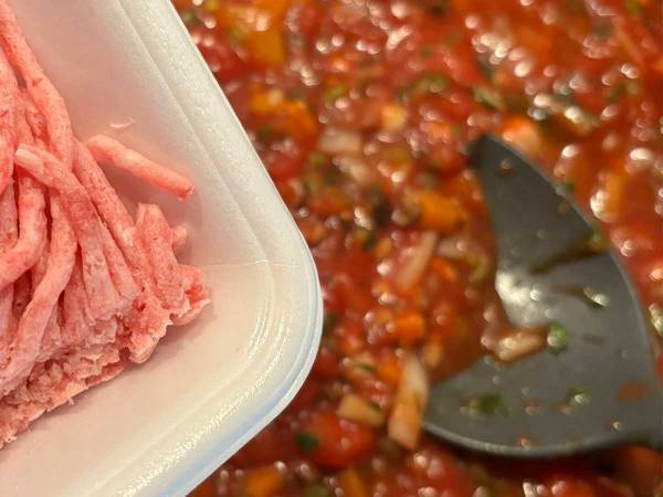 パスタ好きな子供に、ミートソースを作っていたら…母親が犯したヤバいミスがネットで話題に