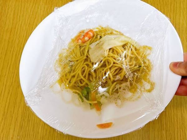 レンチンしたら「皿が熱いっ！」　ラップをこうすると…「ずっとやる」