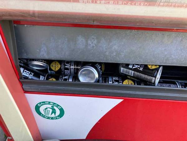 自動販売機でコーヒーを買ったら「ビックリして固まった…」　まさかの事態にネット騒然