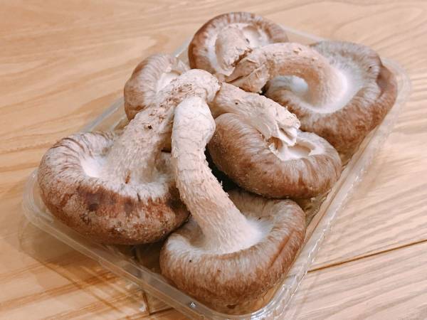 シイタケの保管は上向き？　下向き？　意外な事実に「そうだったのか！」「初耳」