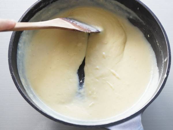 小麦粉の代わりに米粉を使うと？　ホワイトソース作りの代用品に「コレは便利だ」