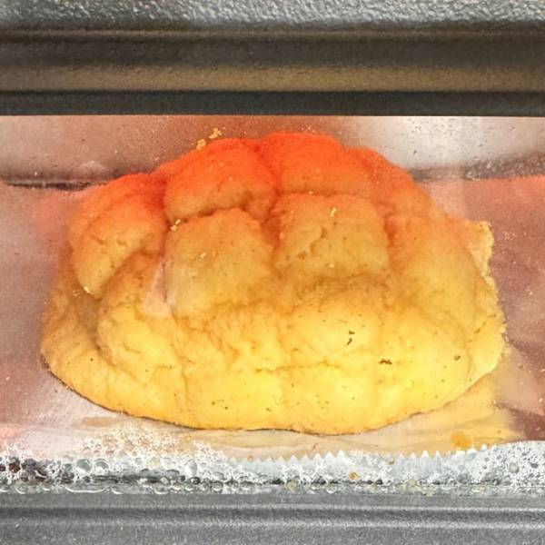 禁断の組み合わせ！　メロンパン×アレは「違法レベル」「絶対に食べちゃダメ」