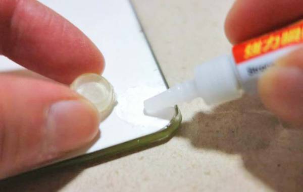 「中で固まって使えない…」の悩みを解消！　小分けの瞬間接着剤に「助かる」