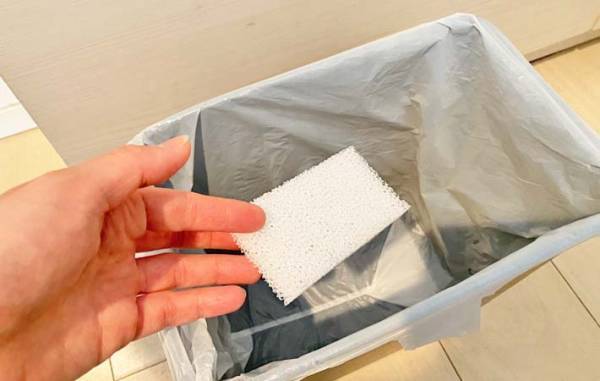 食器のついでにシンクも！　スリコの薄手スポンジの使い勝手が「よすぎた」