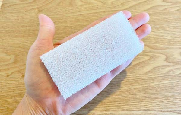 食器のついでにシンクも！　スリコの薄手スポンジの使い勝手が「よすぎた」