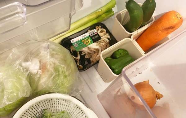 スリコで買った『ケース』　使い方に「立つとは！」「アイスもいける」