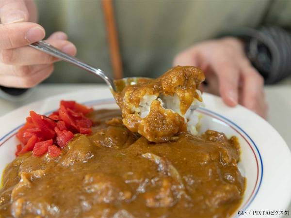 お隣さんに「カレー作ったから食べに来ない？」と誘ったら…　「この関係…」