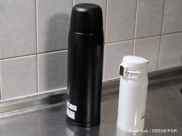 「水筒にお茶を入れたら変色した…」　企業の回答に「そうだったのか！」