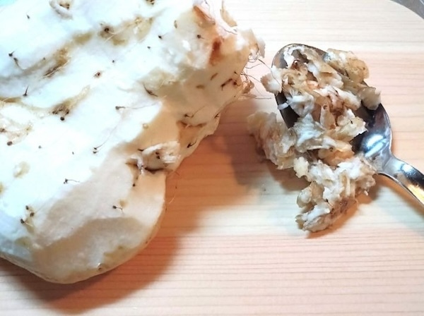 大和芋はスプーンでこすって！　皮剥きテクに「めっちゃ爽快」「ヌメヌメしない」