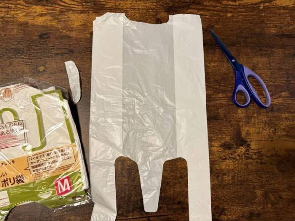 ポリ袋に穴をあけて…　試した結果に「梅雨にいい！」「感激」