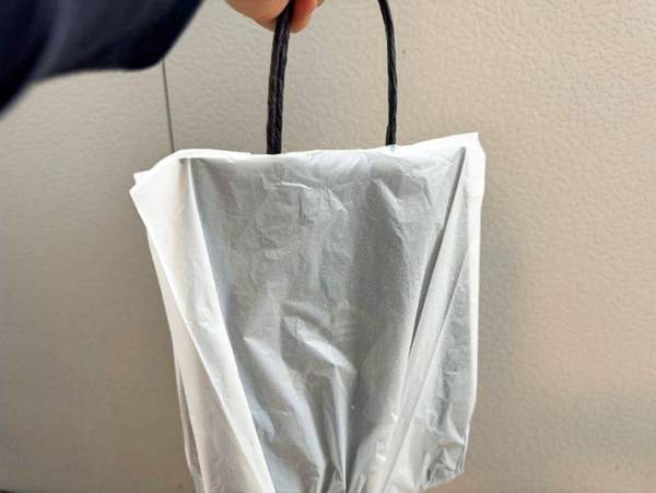 ポリ袋に穴をあけて…　試した結果に「梅雨にいい！」「感激」