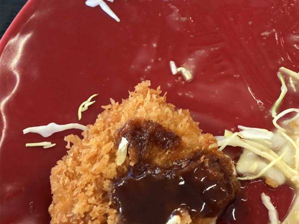 店で食事をしていた男性　皿の中から『あるもの』が出てきて…？