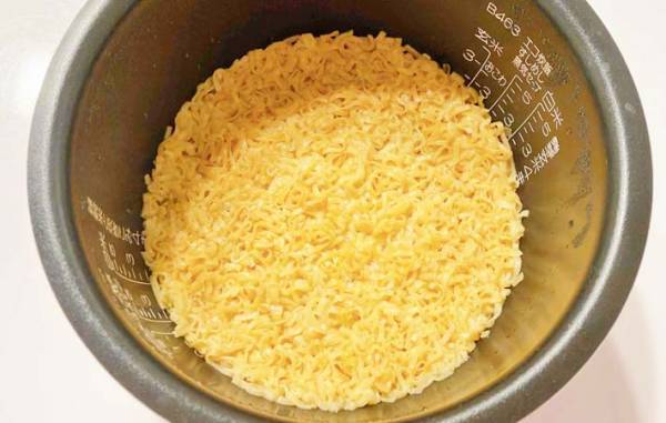 日清公式！　旨みたっぷりピラフをシーフードヌードルで！