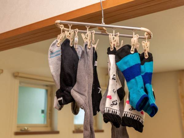 「靴下の干し方で揉めてます」　夫婦の相談に靴下屋がズバリ回答　「これが真理だ」