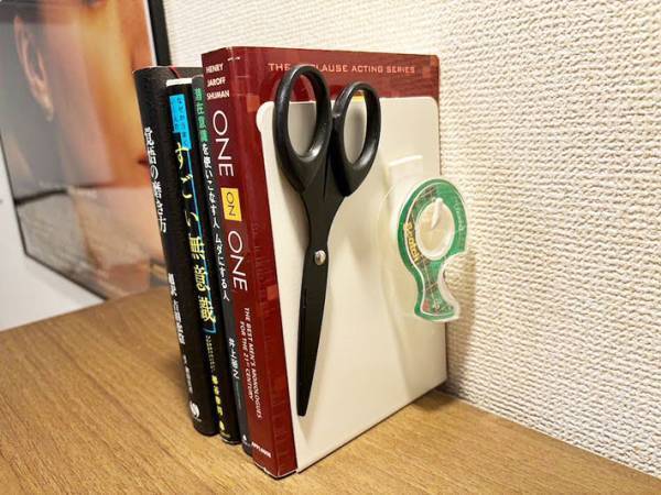１００均のブックエンド、じゃない使い方に「我ながら天才」「感動的」