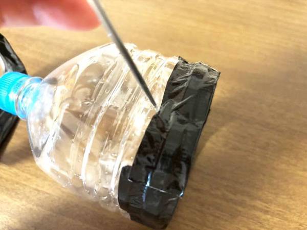 「ありがたい」「画期的」　洗面所を汚さずに習字の筆を洗う方法