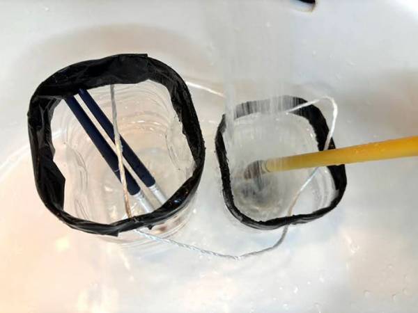 「ありがたい」「画期的」　洗面所を汚さずに習字の筆を洗う方法