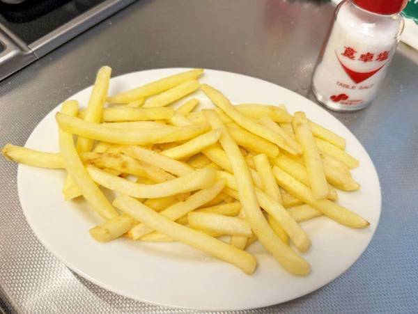 砕いた『ブラックサンダー』をアレにかけると？　「罪深い」「やみつきになる」