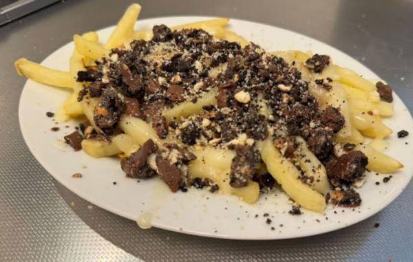 砕いた『ブラックサンダー』をアレにかけると？　「罪深い」「やみつきになる」