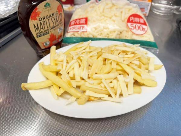 砕いた『ブラックサンダー』をアレにかけると？　「罪深い」「やみつきになる」