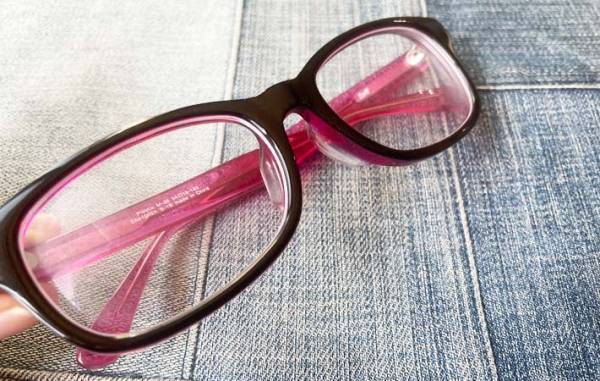 実は汚れているメガネ　家にあるアレを使ってピカピカに！