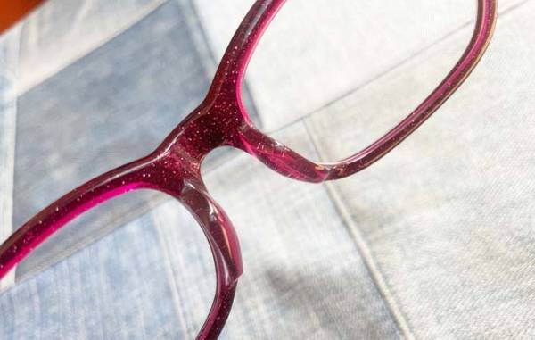 実は汚れているメガネ　家にあるアレを使ってピカピカに！