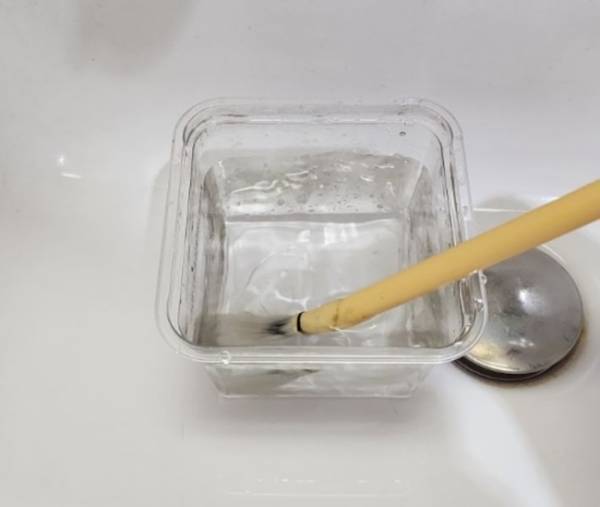 洗面所が汚れません　味噌の空き容器の活用法に「この発想はない」「賢い」