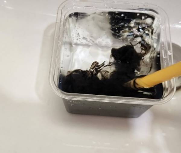 洗面所が汚れません　味噌の空き容器の活用法に「この発想はない」「賢い」