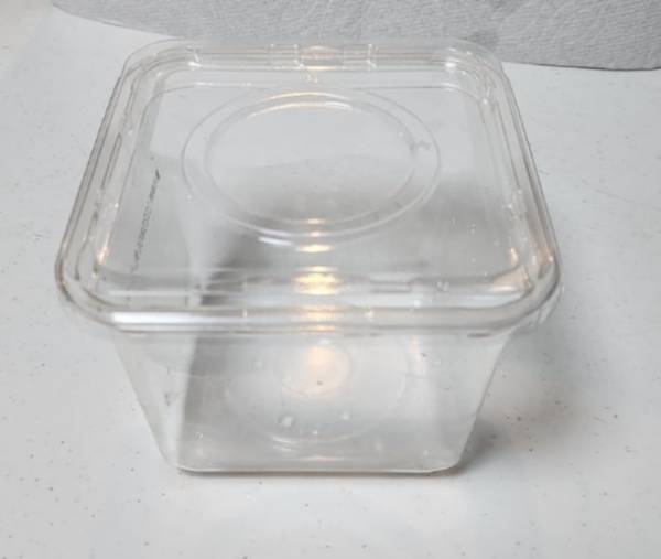 洗面所が汚れません　味噌の空き容器の活用法に「この発想はない」「賢い」