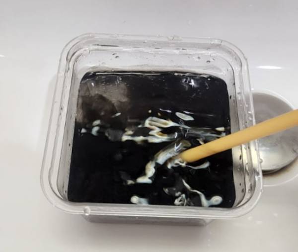 洗面所が汚れません　味噌の空き容器の活用法に「この発想はない」「賢い」