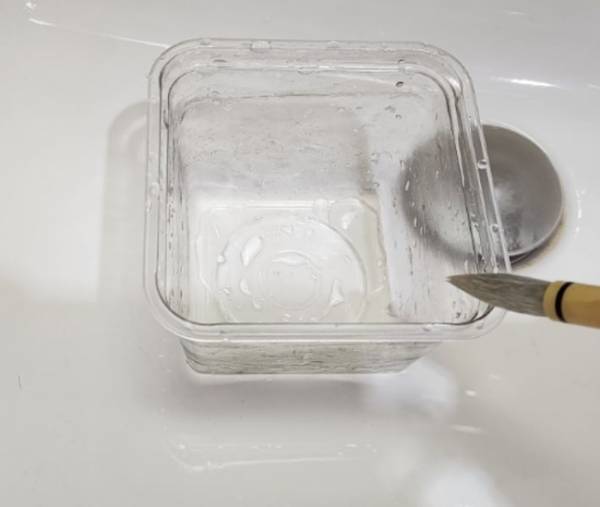 洗面所が汚れません　味噌の空き容器の活用法に「この発想はない」「賢い」