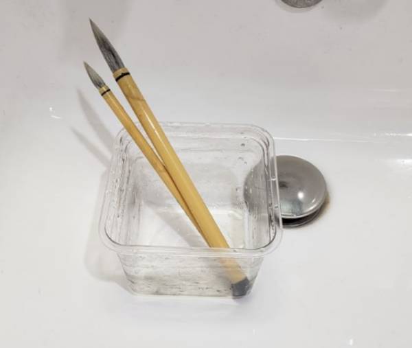 洗面所が汚れません　味噌の空き容器の活用法に「この発想はない」「賢い」