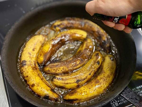 黒くなったバナナを皮付きで？　ひと口食べたらとろける『大人のおやつ』