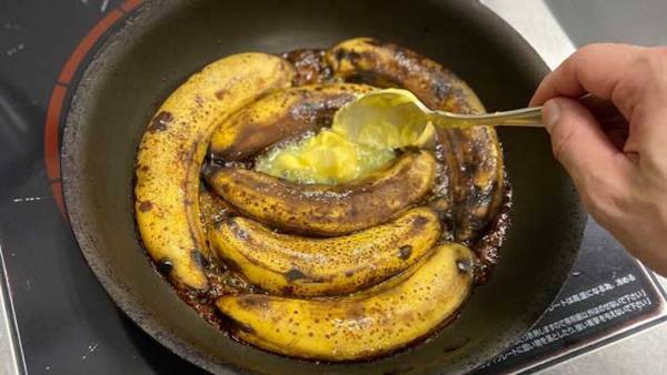 黒くなったバナナを皮付きで？　ひと口食べたらとろける『大人のおやつ』