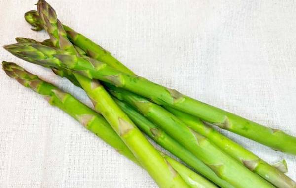 アスパラに『アレ』をかけて…　ゆでない食べ方に「何本でもイケる」
