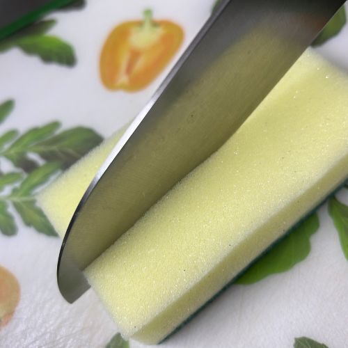 スポンジに切り込みを入れてみて！　メリットに「ナイスアイディア」「やってみる」