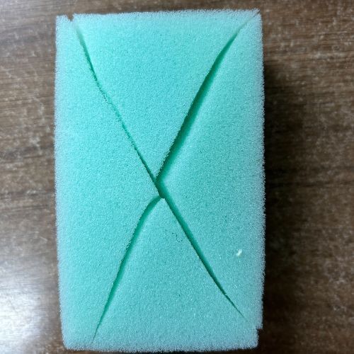 スポンジに切り込みを入れてみて！　メリットに「ナイスアイディア」「やってみる」