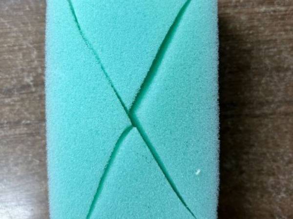 スポンジに切り込みを入れてみて！　メリットに「ナイスアイディア」「やってみる」