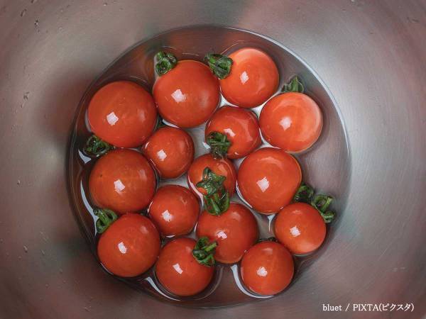 こんな食べ方あったんだ！　ミニトマトに爪楊枝で穴を空けて？