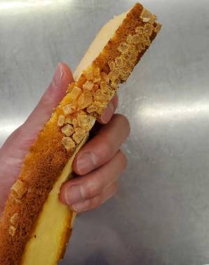 カステラの切れ端に「なんて幸運」「ロマンだね」　朝ご飯に反響